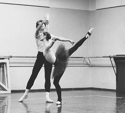 Møter Viktor Rona som kommer til Oslo som solist og ballettmester i Operaballetten.